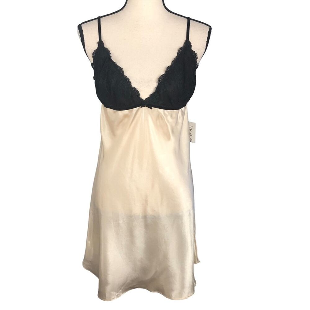 NWT Ivy & Annabelle silky lace nighty medium